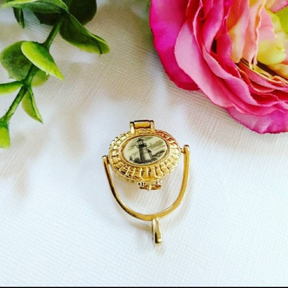 1960’s Vintage New England Seascape Basket Pendant